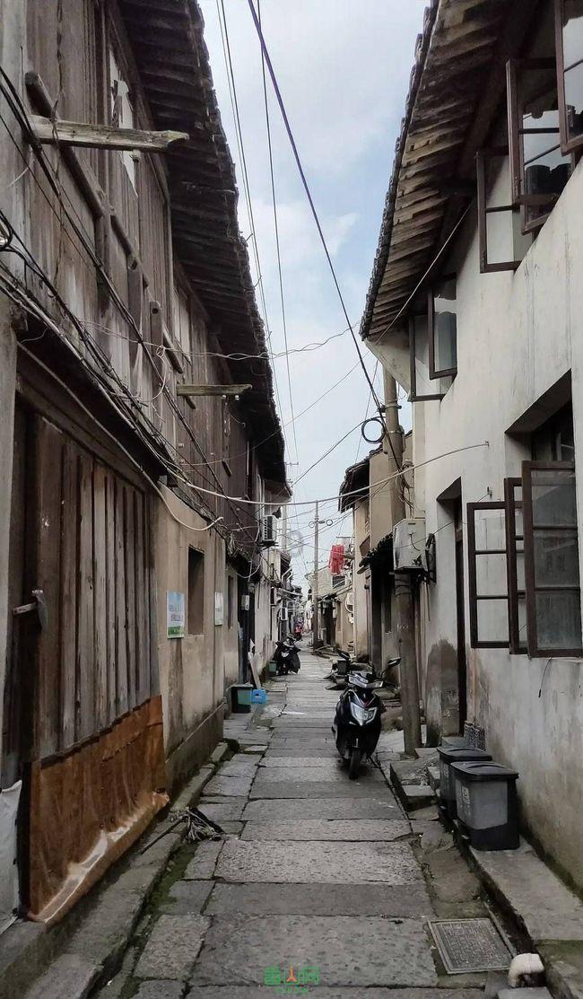 和硕县塔哈其镇祖鲁门苏勒村新时代文明实践站组织村晚排练热闹非凡